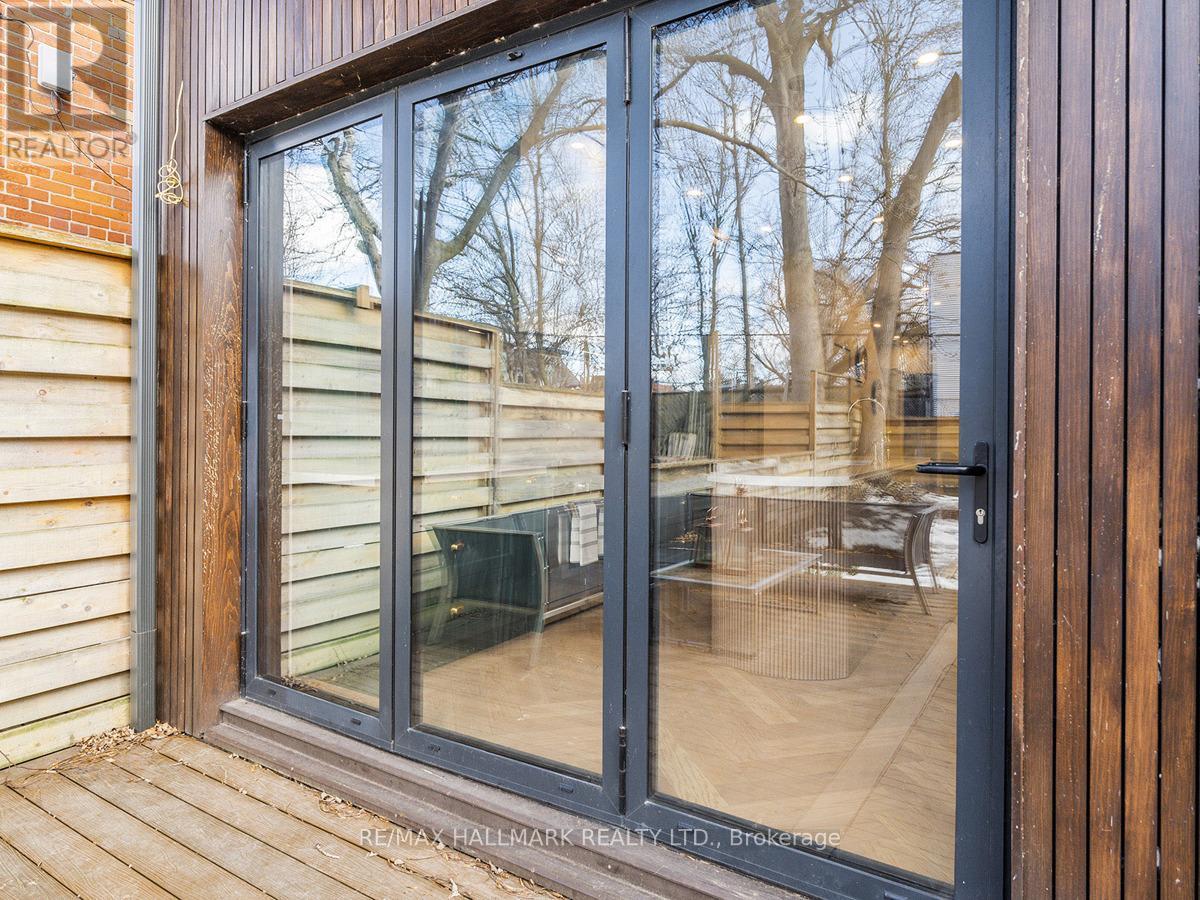 40 Fuller Avenue, Toronto, Ontario  M6R 2C3 - Photo 13 - W12837370