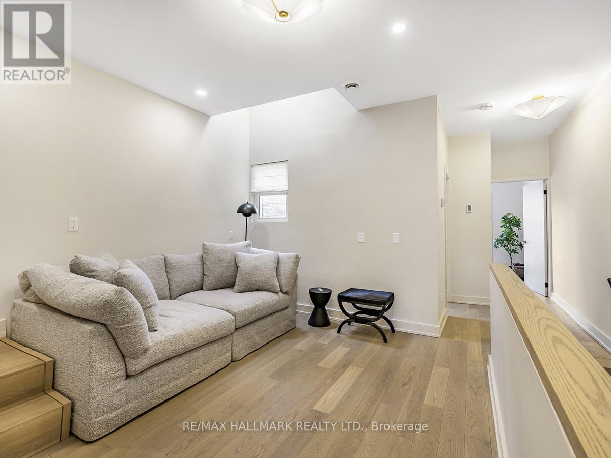 40 Fuller Avenue, Toronto, Ontario  M6R 2C3 - Photo 17 - W12837370