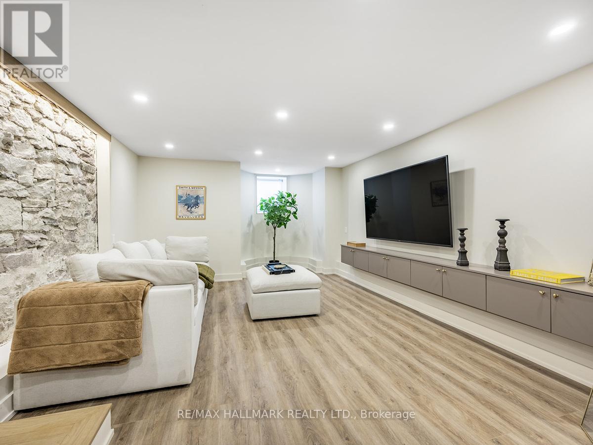 40 Fuller Avenue, Toronto, Ontario  M6R 2C3 - Photo 32 - W12837370