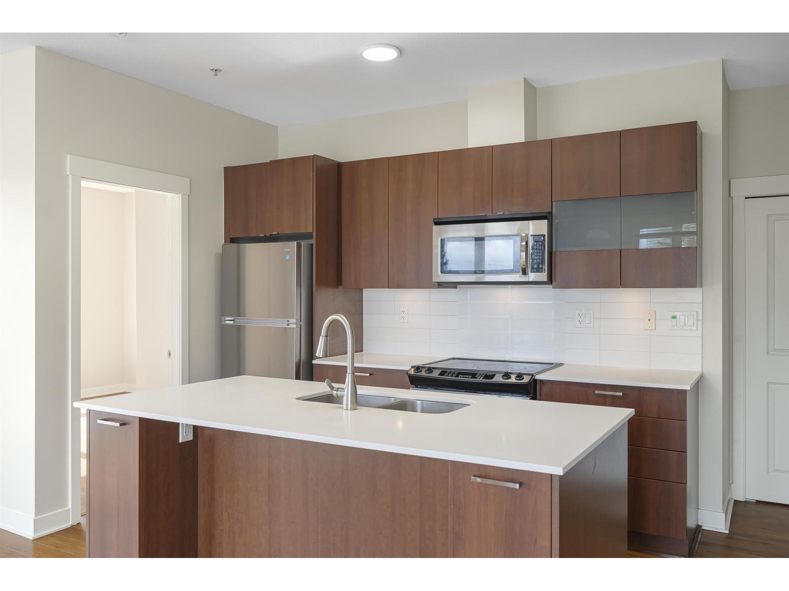 404 13339 102a, Surrey, British Columbia  V3T 0C5 - Photo 2 - R3095001