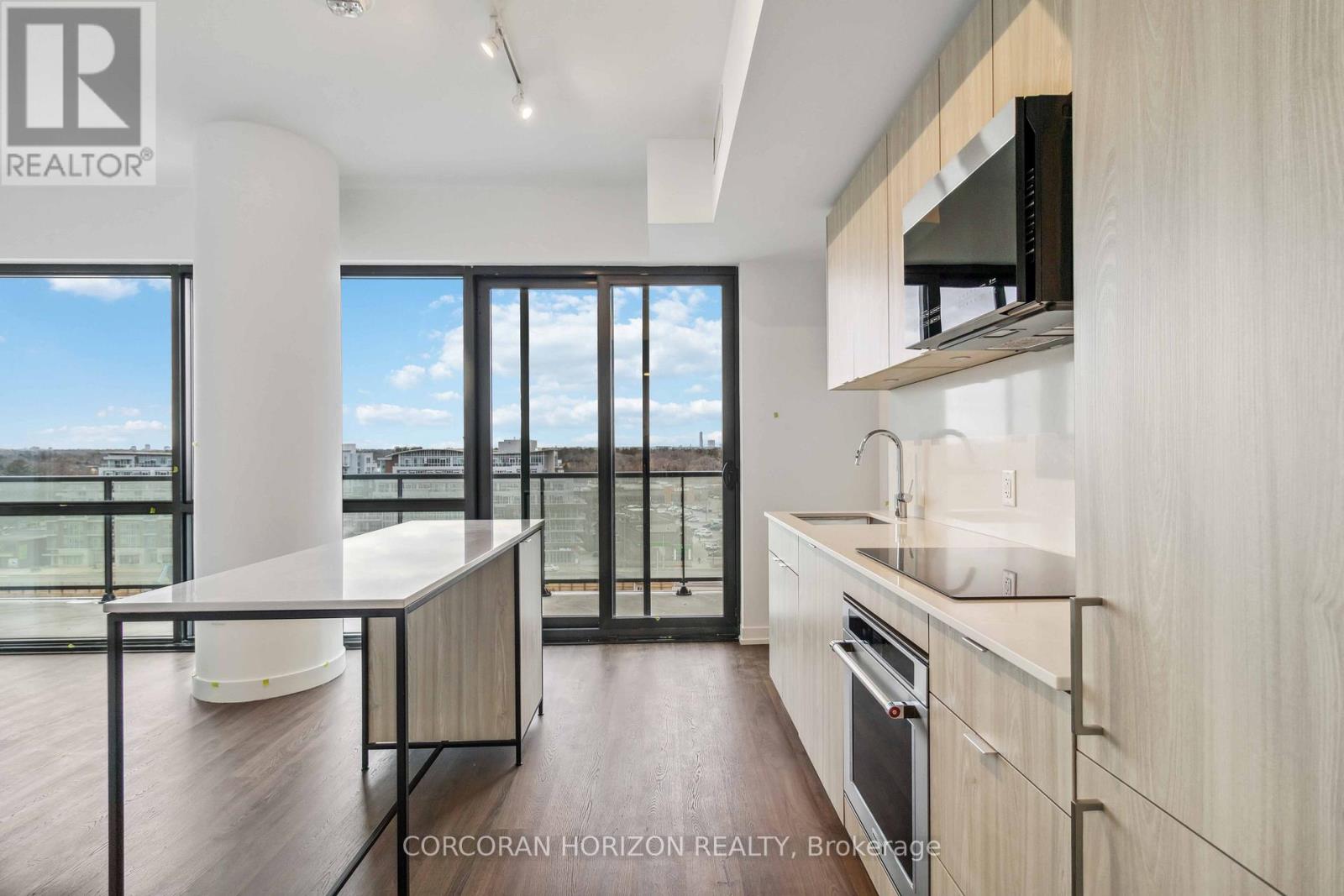 807 - 251 Masonry Way, Mississauga, Ontario  L5H 0B2 - Photo 5 - W12827346