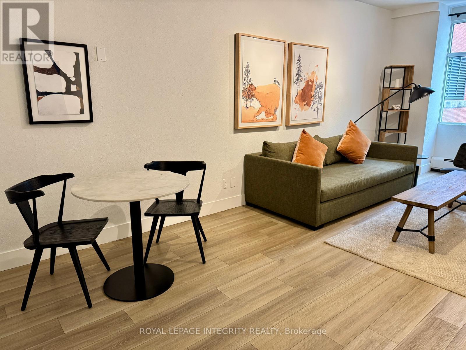 717 - 161 Laurier Avenue W, Ottawa, Ontario  K1P 5J2 - Photo 2 - X12837406