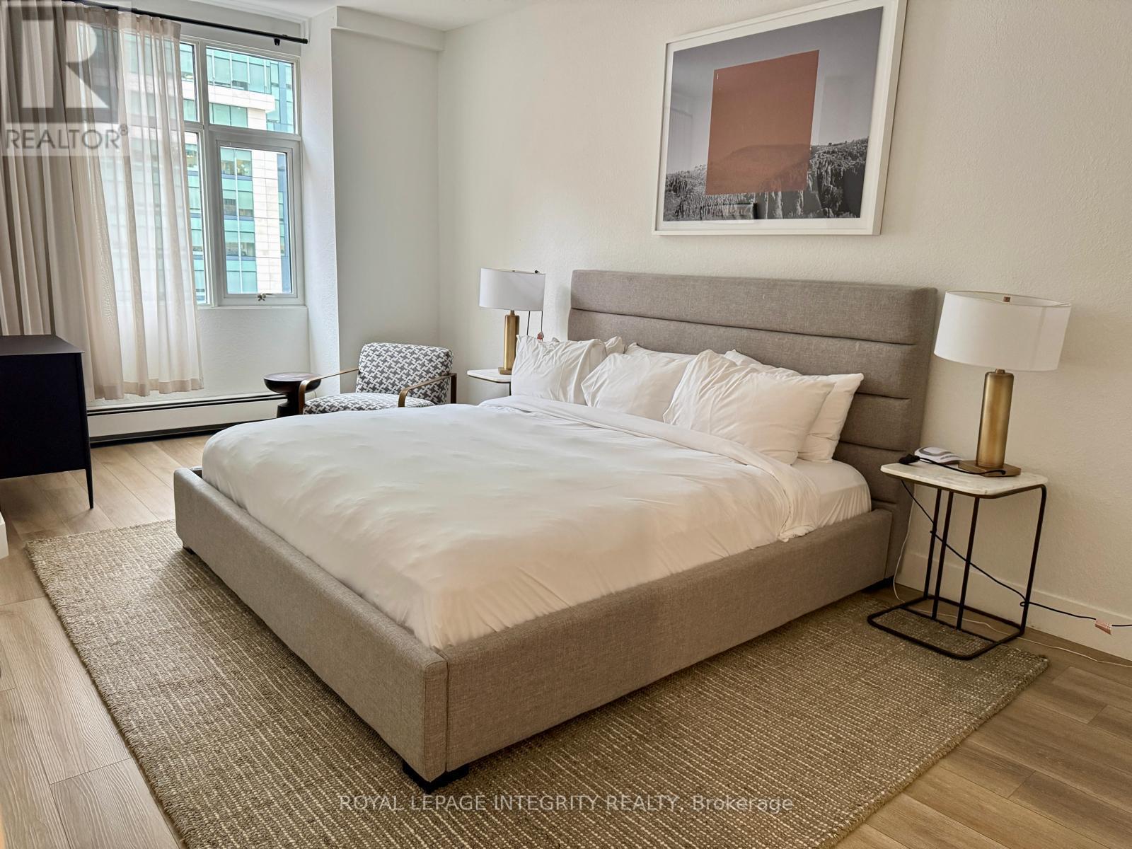 717 - 161 Laurier Avenue W, Ottawa, Ontario  K1P 5J2 - Photo 3 - X12837406