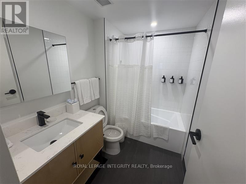 717 - 161 Laurier Avenue W, Ottawa, Ontario  K1P 5J2 - Photo 5 - X12837406