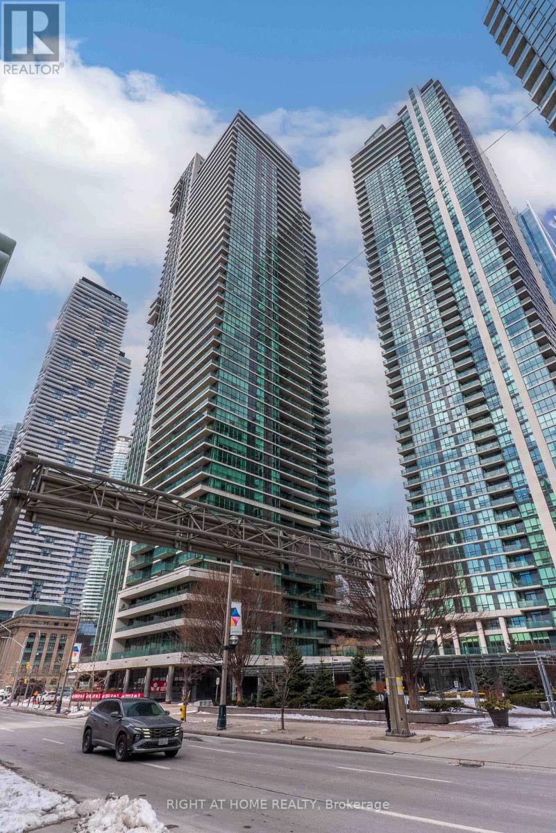 603 - 33 Bay Street, Toronto, Ontario  M5J 2Z3 - Photo 2 - C12837378