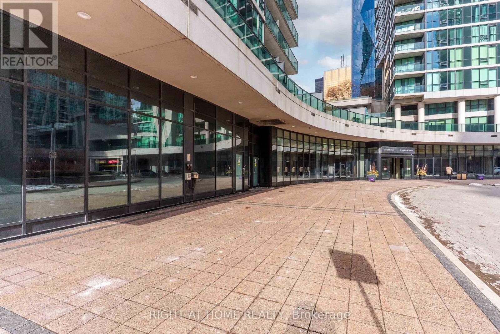 603 - 33 Bay Street, Toronto, Ontario  M5J 2Z3 - Photo 3 - C12837378
