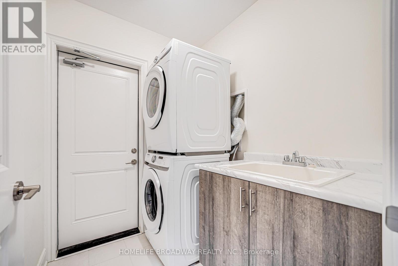 30 Tremoy Road, East Gwillimbury, Ontario  L9N 0T2 - Photo 10 - N12837384