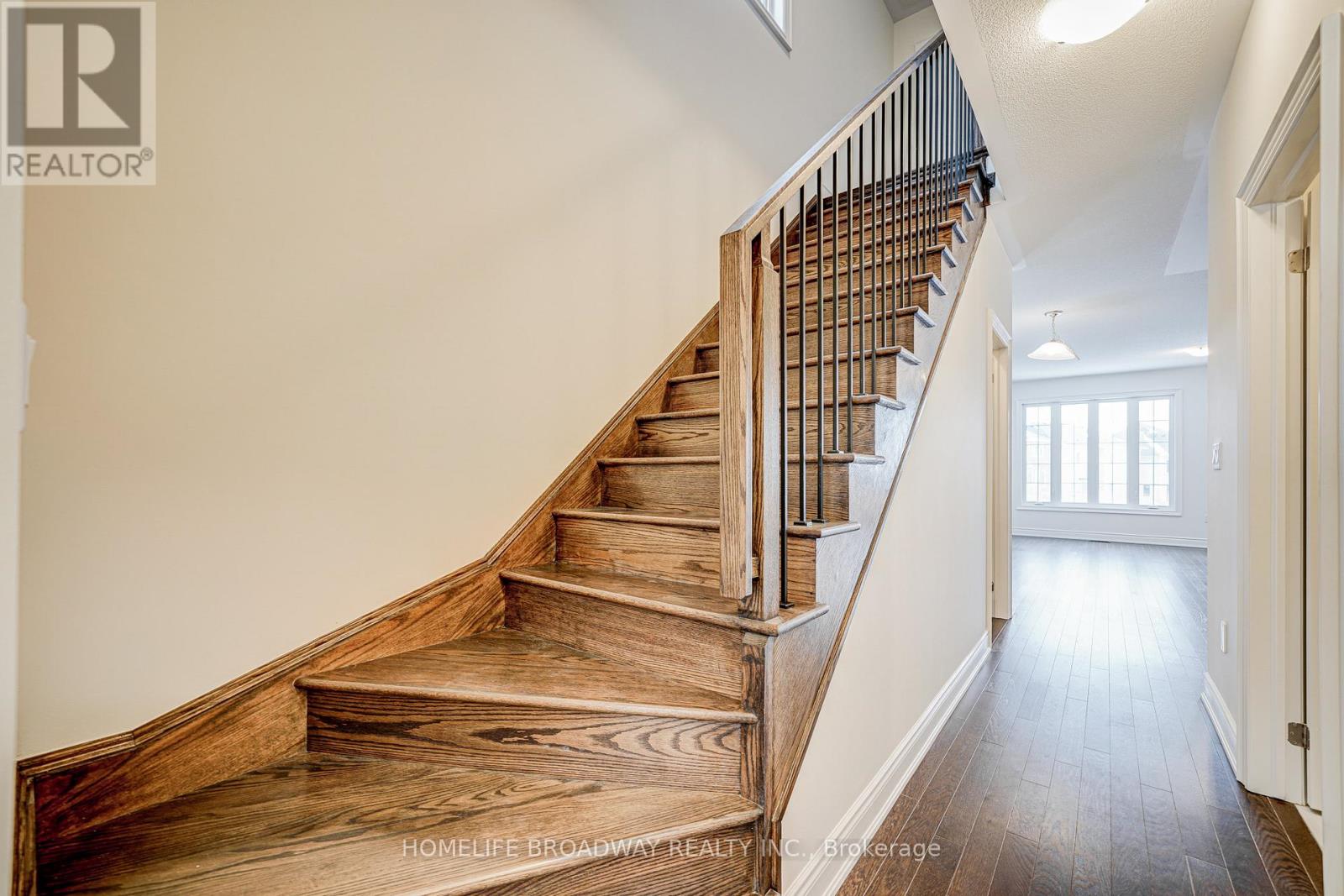 30 Tremoy Road, East Gwillimbury, Ontario  L9N 0T2 - Photo 3 - N12837384