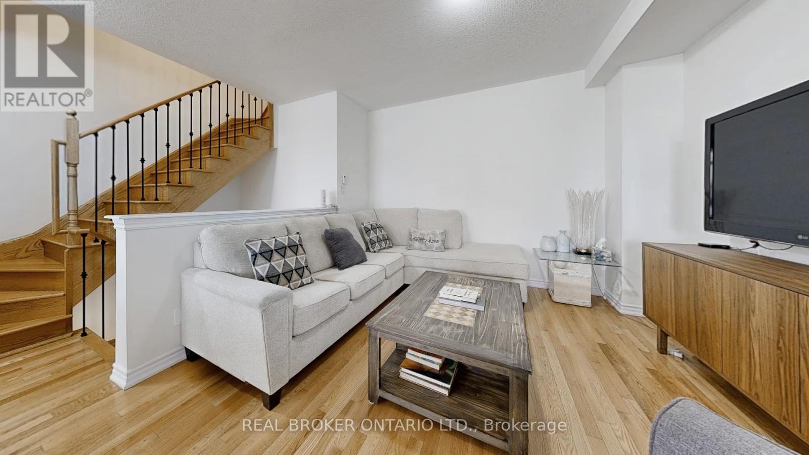 17 Blackpool Lane, East Gwillimbury, Ontario  L9N 0R7 - Photo 4 - N12837404