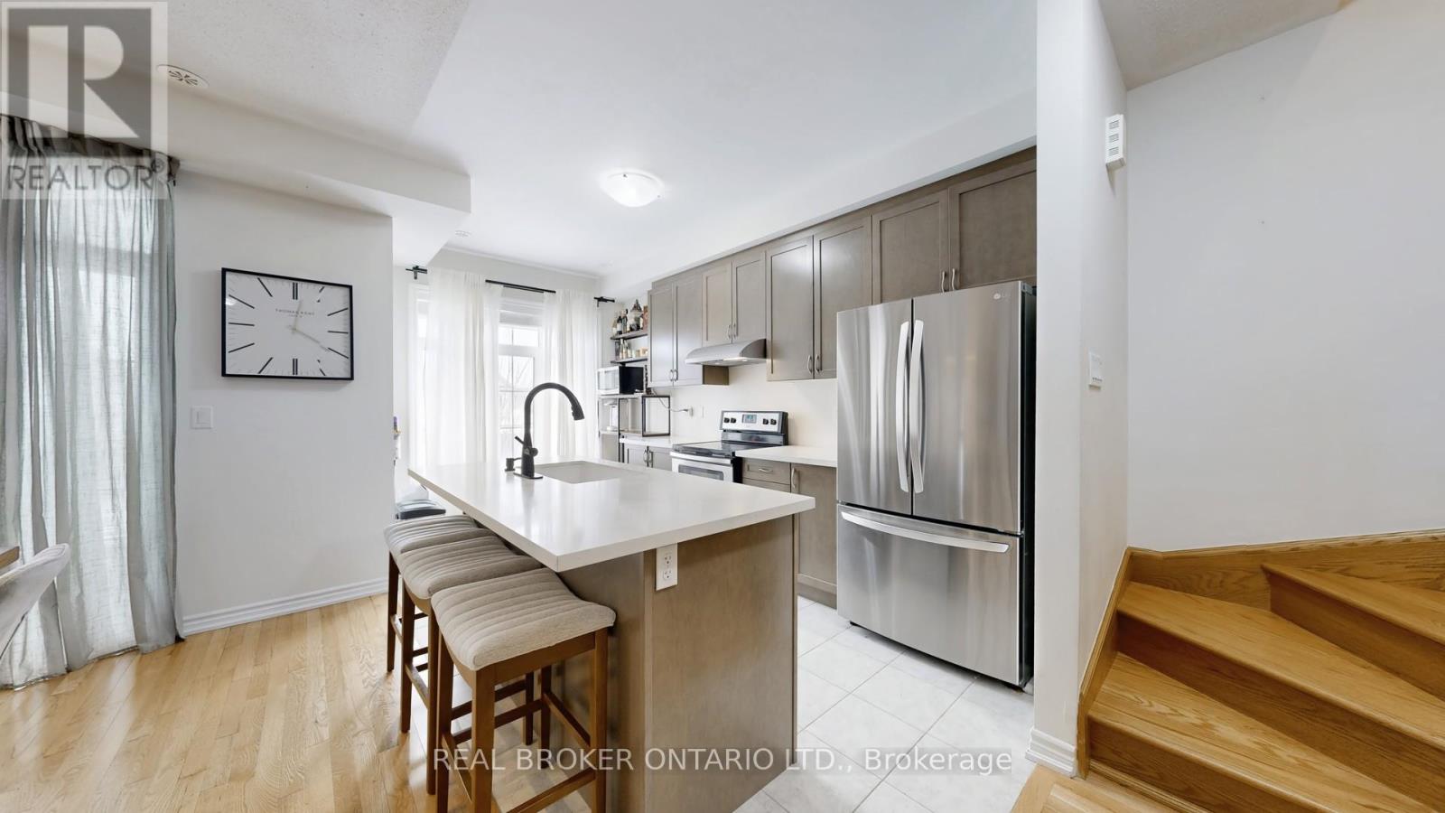 17 Blackpool Lane, East Gwillimbury, Ontario  L9N 0R7 - Photo 5 - N12837404