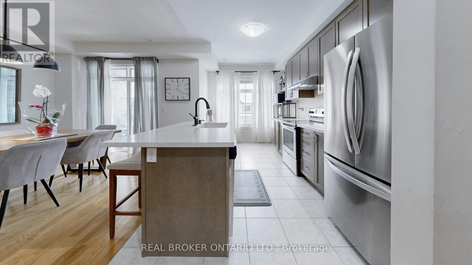 17 Blackpool Lane, East Gwillimbury, Ontario  L9N 0R7 - Photo 6 - N12837404