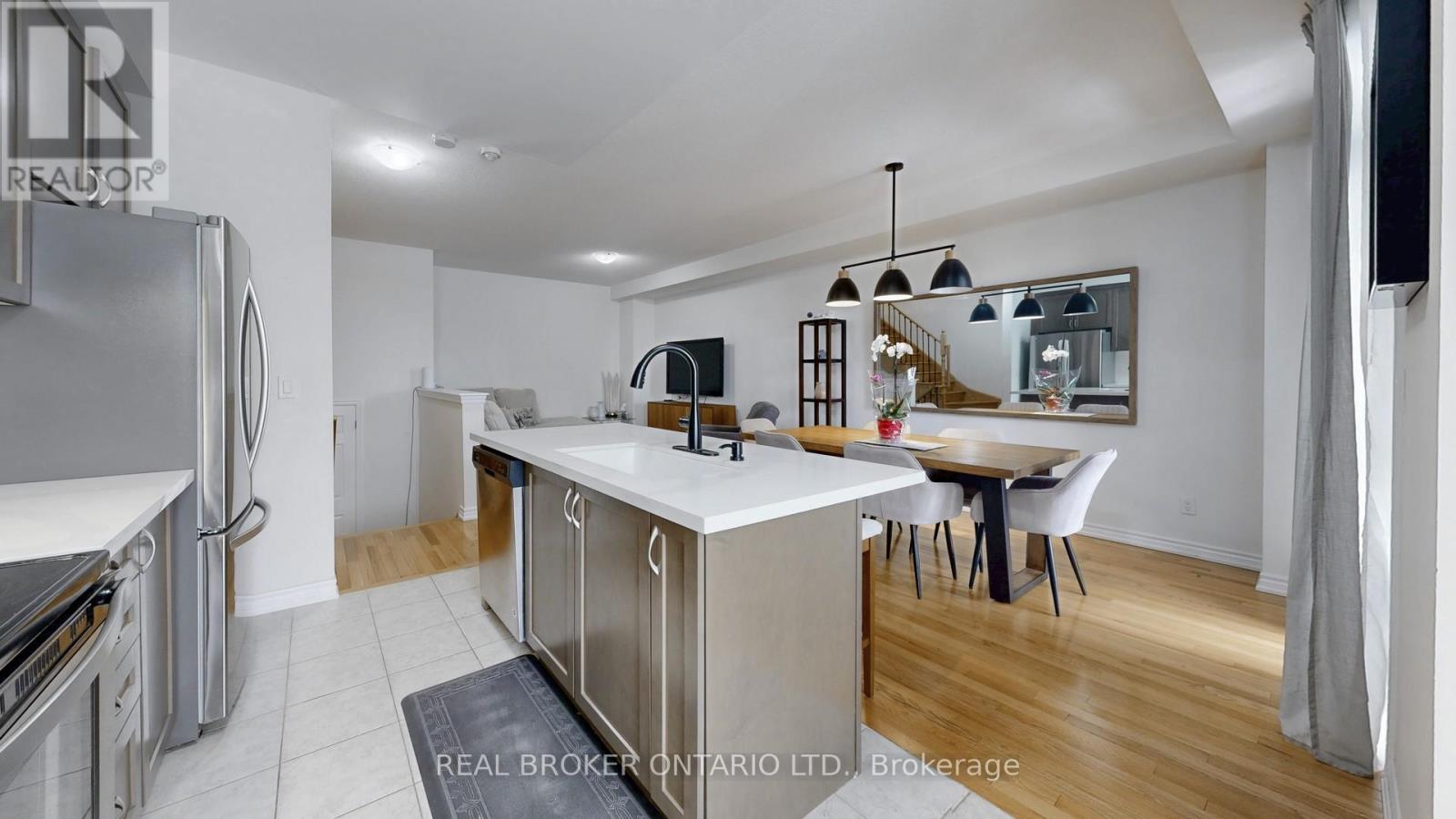 17 Blackpool Lane, East Gwillimbury, Ontario  L9N 0R7 - Photo 7 - N12837404