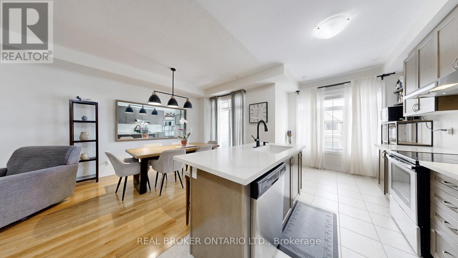 17 Blackpool Lane, East Gwillimbury, Ontario  L9N 0R7 - Photo 8 - N12837404