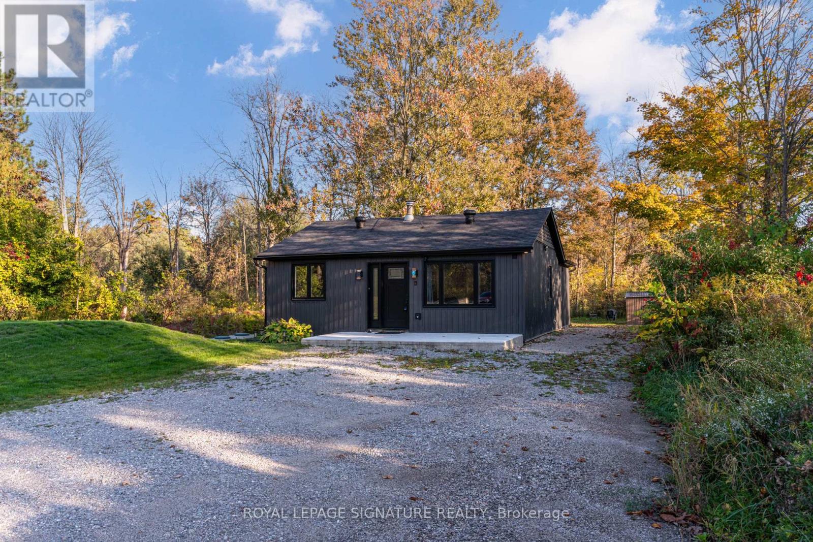 8 MOUNTSBERG ROAD, Hamilton, Ontario