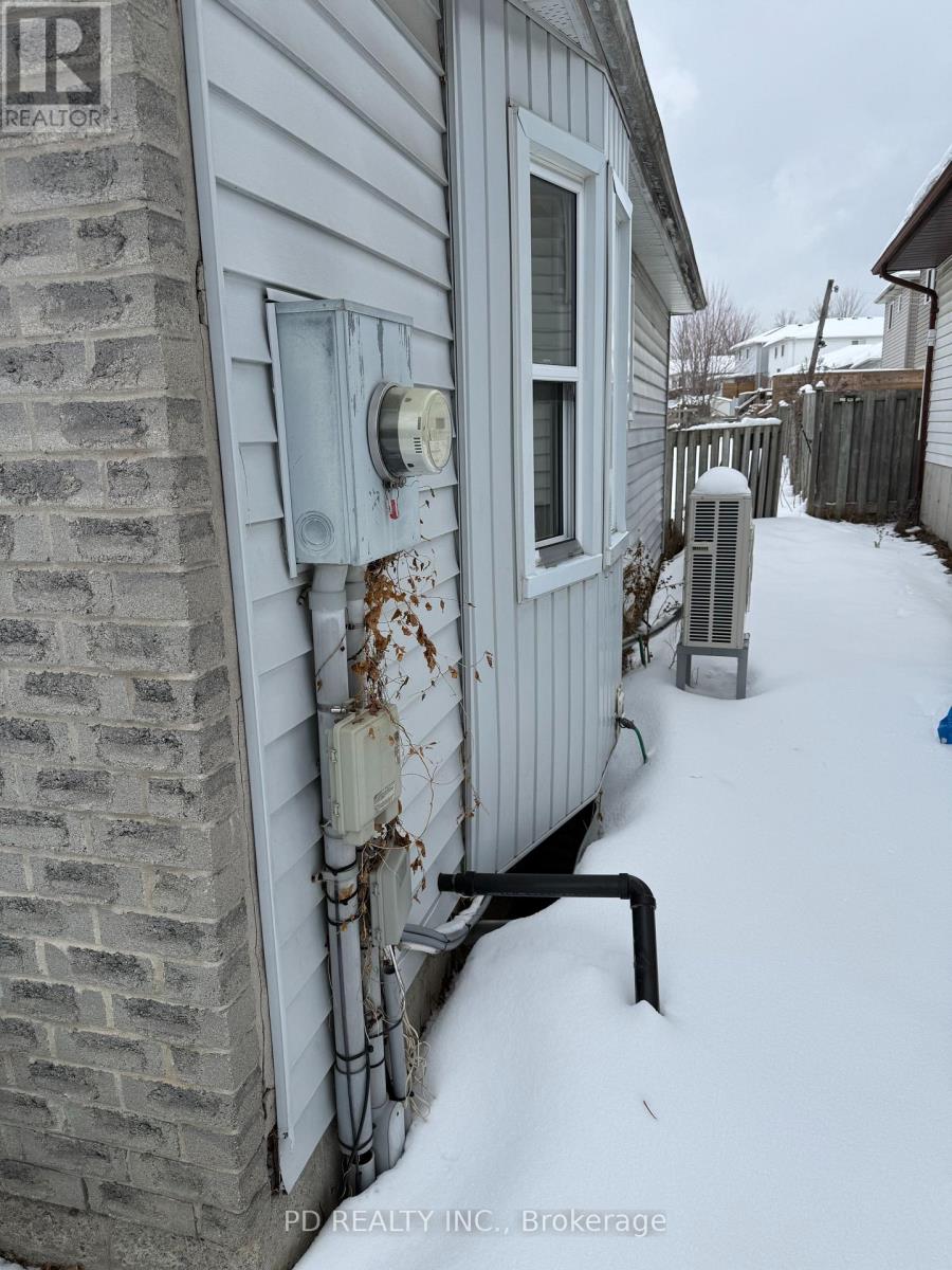 831 Milford Drive, Peterborough (Ashburnham Ward 4), Ontario  K9J 8K3 - Photo 2 - X12837470