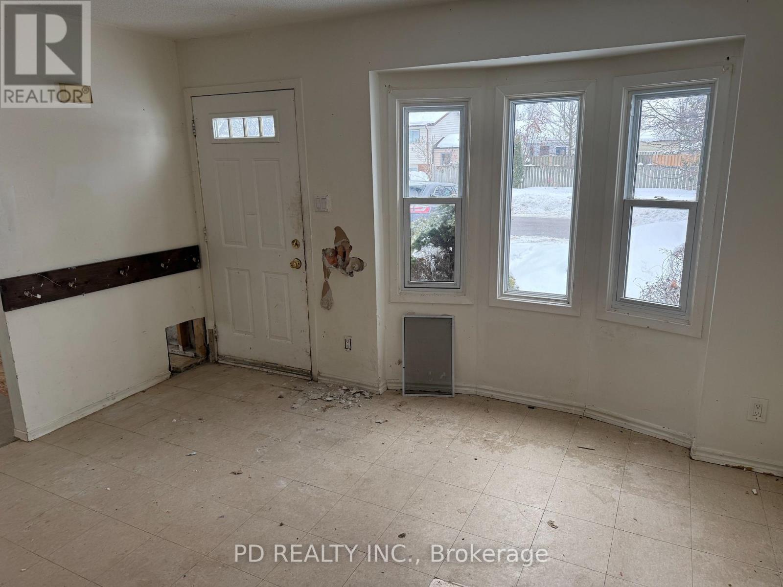831 Milford Drive, Peterborough (Ashburnham Ward 4), Ontario  K9J 8K3 - Photo 4 - X12837470