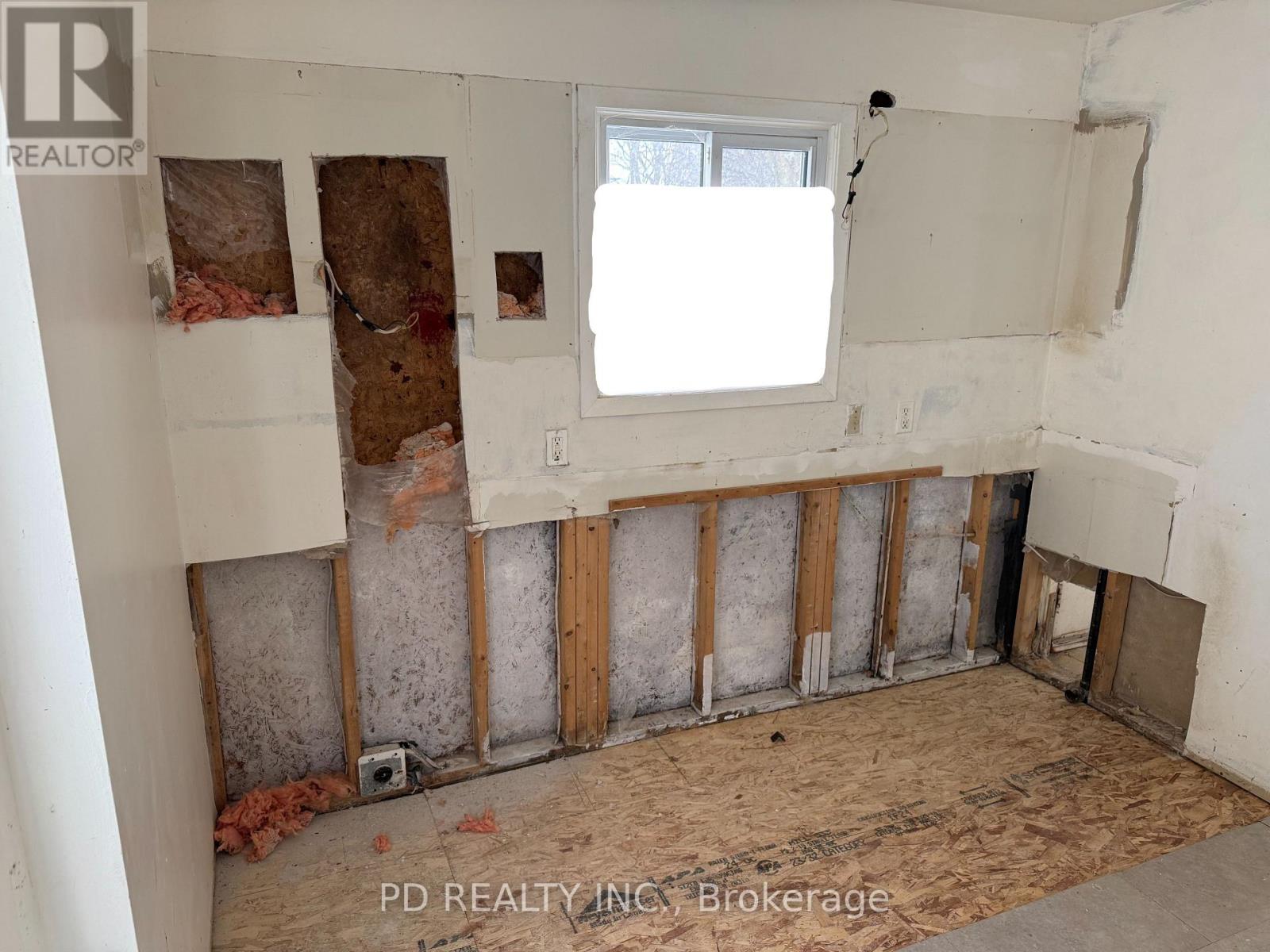 831 Milford Drive, Peterborough (Ashburnham Ward 4), Ontario  K9J 8K3 - Photo 5 - X12837470