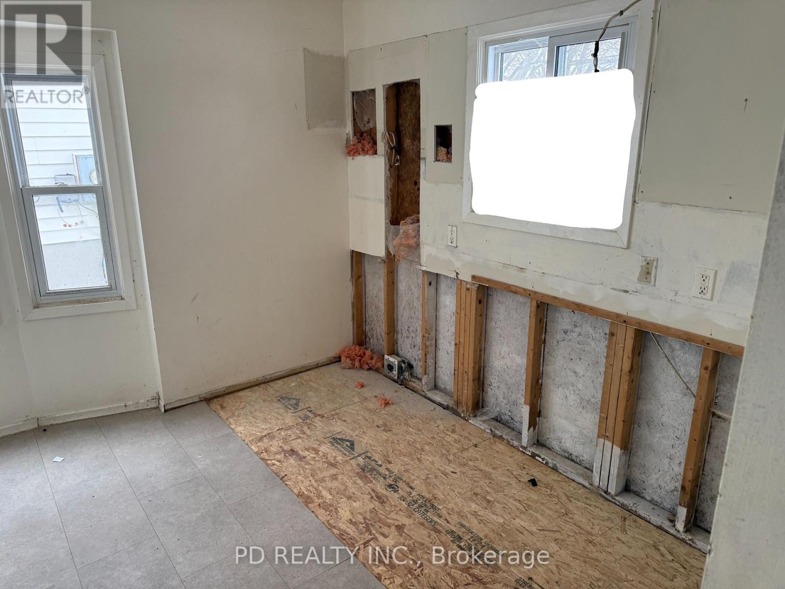 831 Milford Drive, Peterborough (Ashburnham Ward 4), Ontario  K9J 8K3 - Photo 6 - X12837470