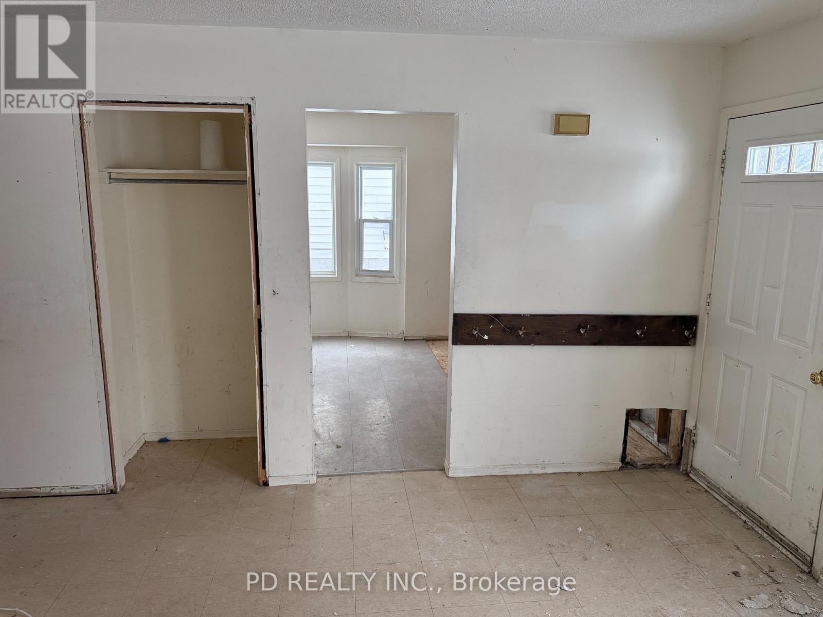 831 Milford Drive, Peterborough (Ashburnham Ward 4), Ontario  K9J 8K3 - Photo 7 - X12837470