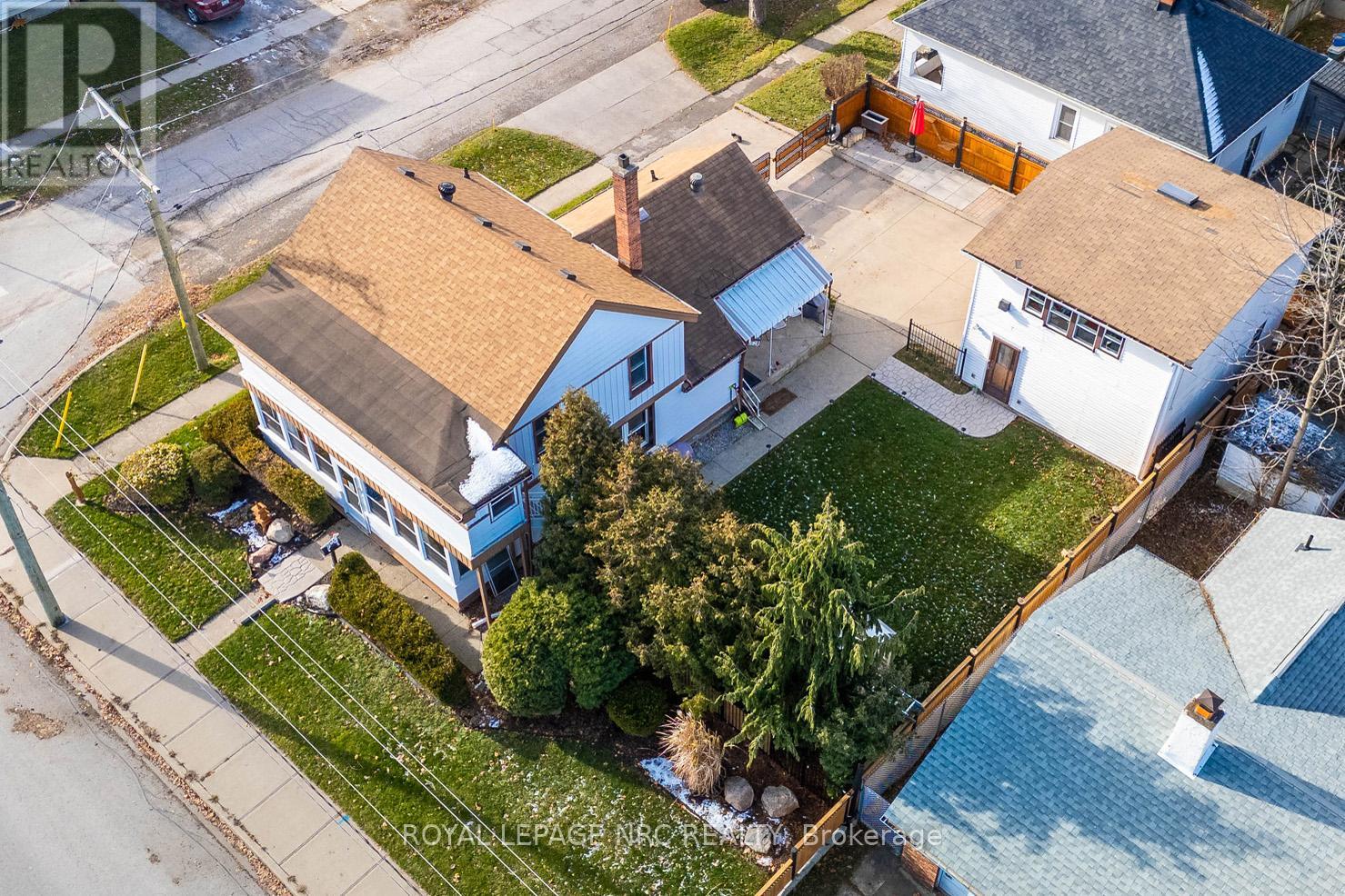 85 Pine Street S, Thorold, Ontario  L2V 3L8 - Photo 3 - X12837418