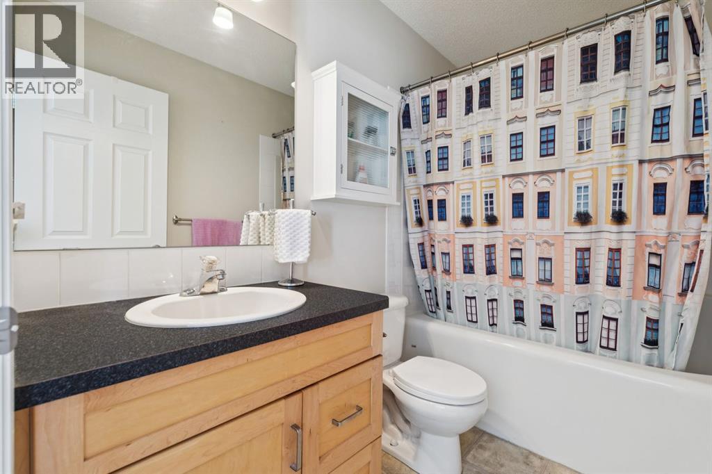 40 Shannon Gardens Sw, Calgary, Alberta  T2Y 4L7 - Photo 32 - A2289743