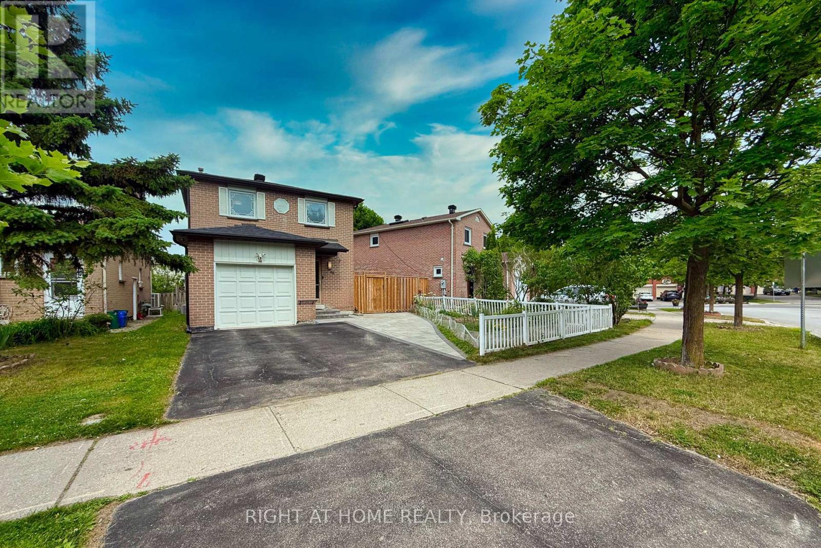 88 Sunshine Drive, Richmond Hill, Ontario  L4C 8H2 - Photo 2 - N12837428