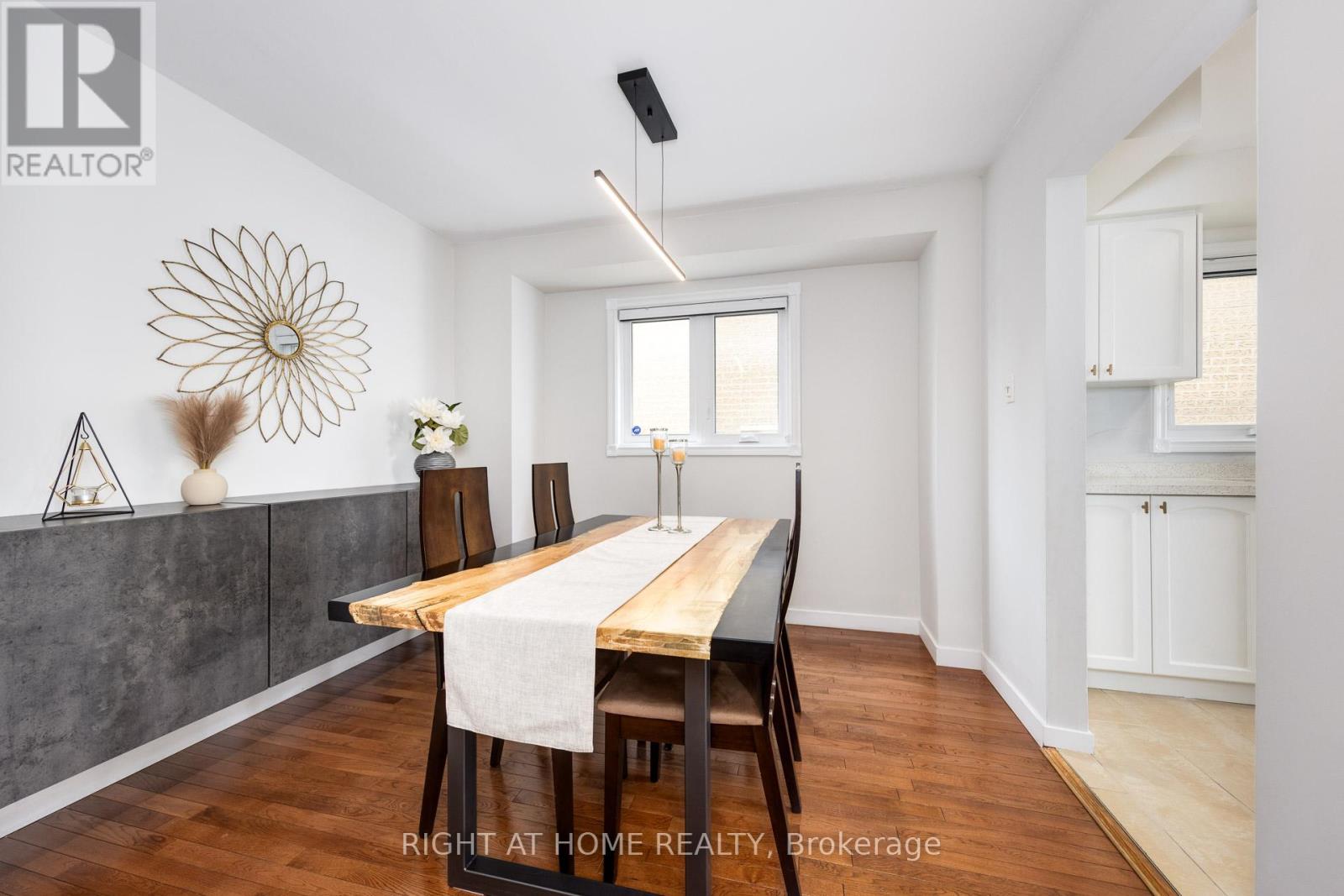 88 Sunshine Drive, Richmond Hill, Ontario  L4C 8H2 - Photo 9 - N12837428