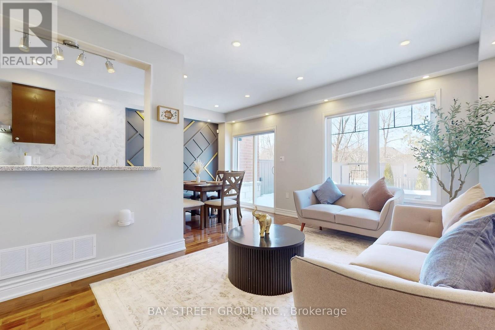 73 All Points Drive, Whitchurch-Stouffville, Ontario  L4A 0W6 - Photo 5 - N12837434