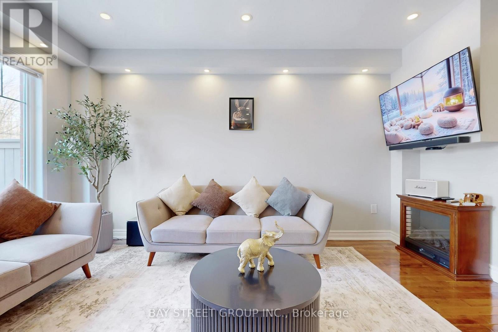 73 All Points Drive, Whitchurch-Stouffville, Ontario  L4A 0W6 - Photo 6 - N12837434