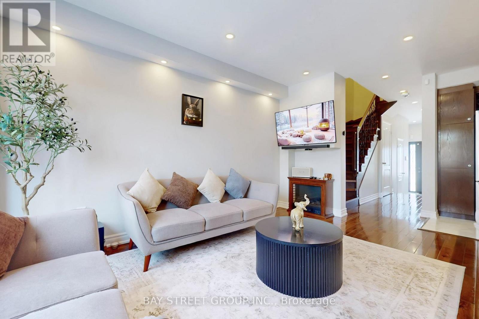 73 All Points Drive, Whitchurch-Stouffville, Ontario  L4A 0W6 - Photo 7 - N12837434