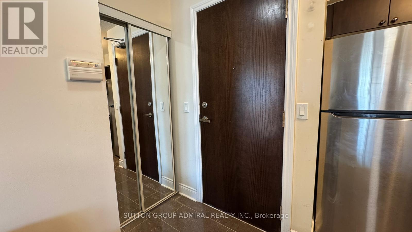 202 - 7 North Park Road, Vaughan (Beverley Glen), Ontario  L4J 0C9 - Photo 2 - N12837440