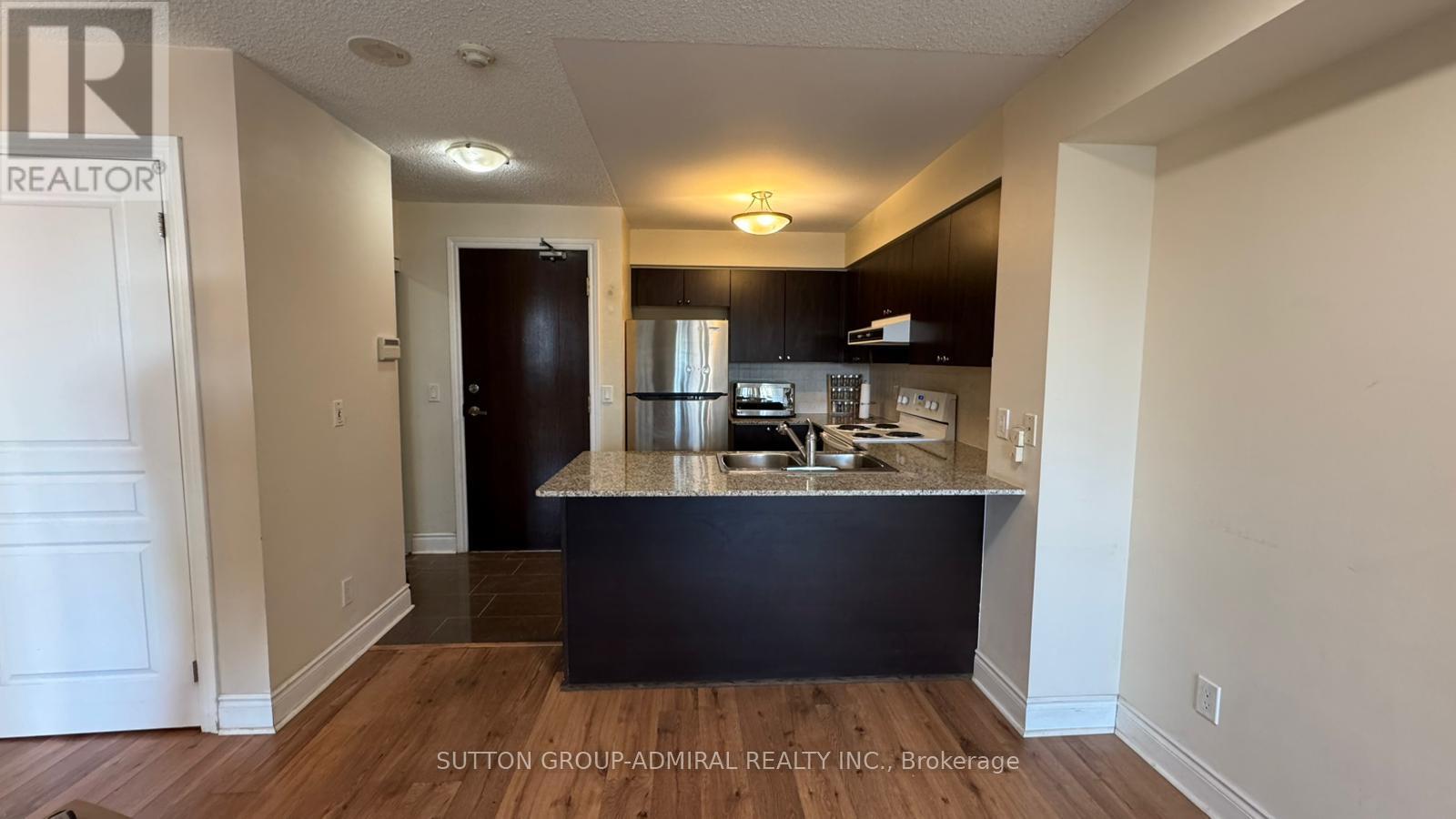 202 - 7 North Park Road, Vaughan (Beverley Glen), Ontario  L4J 0C9 - Photo 3 - N12837440