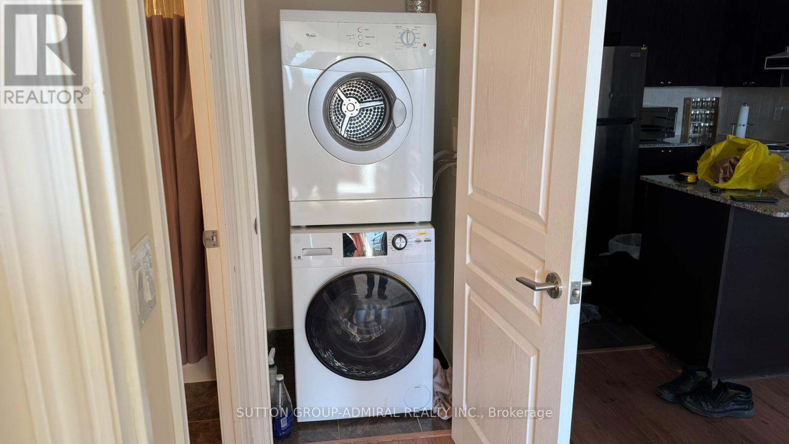 202 - 7 North Park Road, Vaughan (Beverley Glen), Ontario  L4J 0C9 - Photo 5 - N12837440