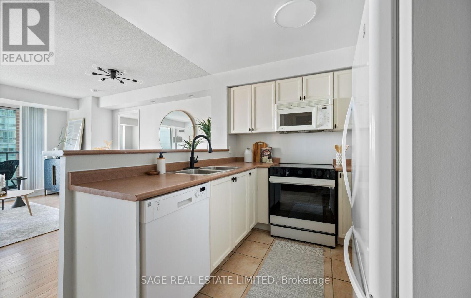 1008 - 15 Michael Power Place, Toronto, Ontario  M9A 5G4 - Photo 12 - W12837438