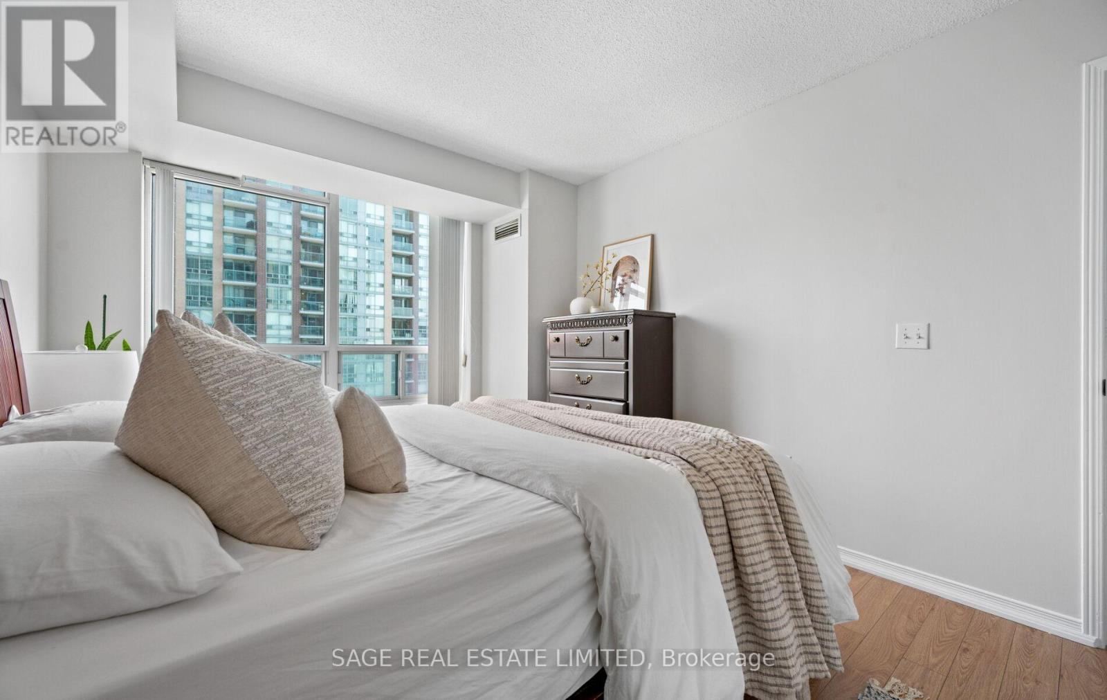 1008 - 15 Michael Power Place, Toronto, Ontario  M9A 5G4 - Photo 14 - W12837438