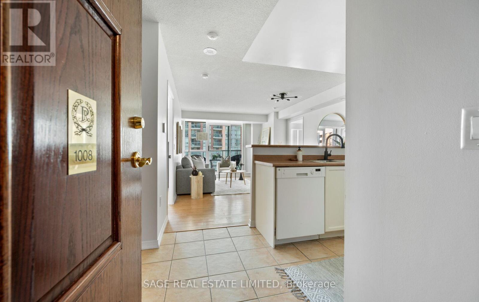 1008 - 15 Michael Power Place, Toronto, Ontario  M9A 5G4 - Photo 2 - W12837438