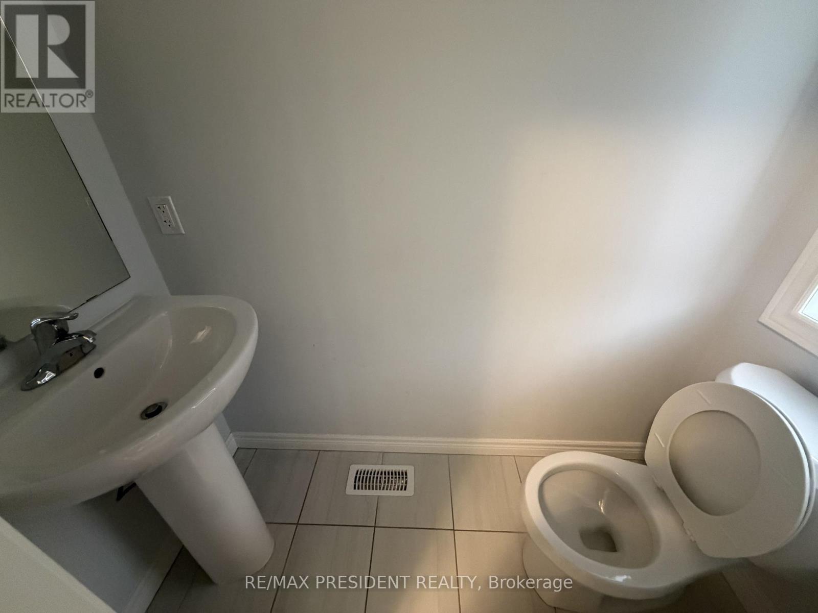 32 Zoe Lane, Hamilton, Ontario  L0R 1C0 - Photo 10 - X12837446