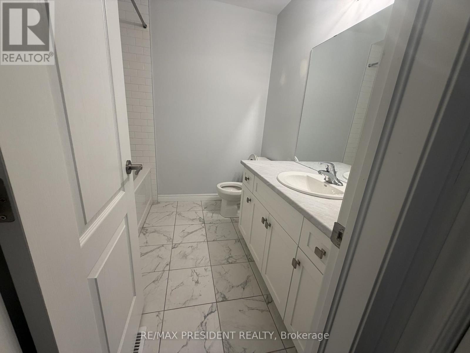 32 Zoe Lane, Hamilton, Ontario  L0R 1C0 - Photo 13 - X12837446