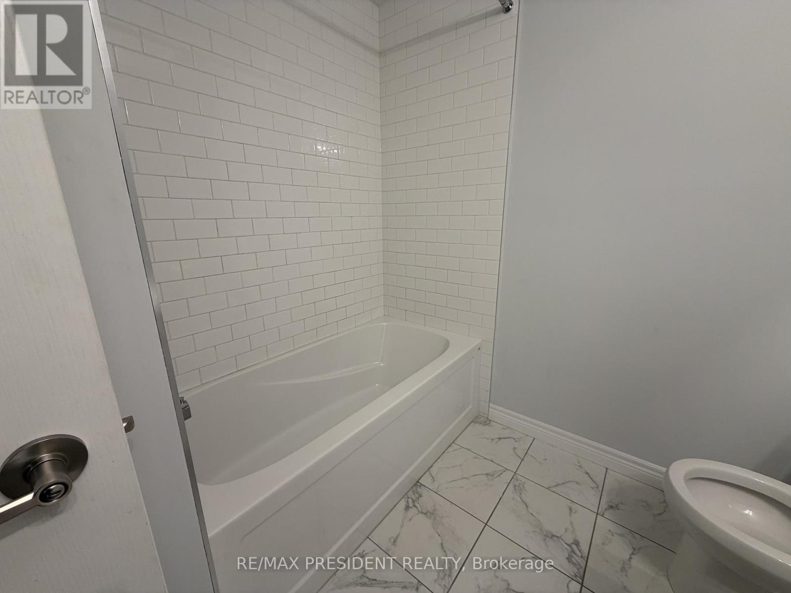 32 Zoe Lane, Hamilton, Ontario  L0R 1C0 - Photo 14 - X12837446