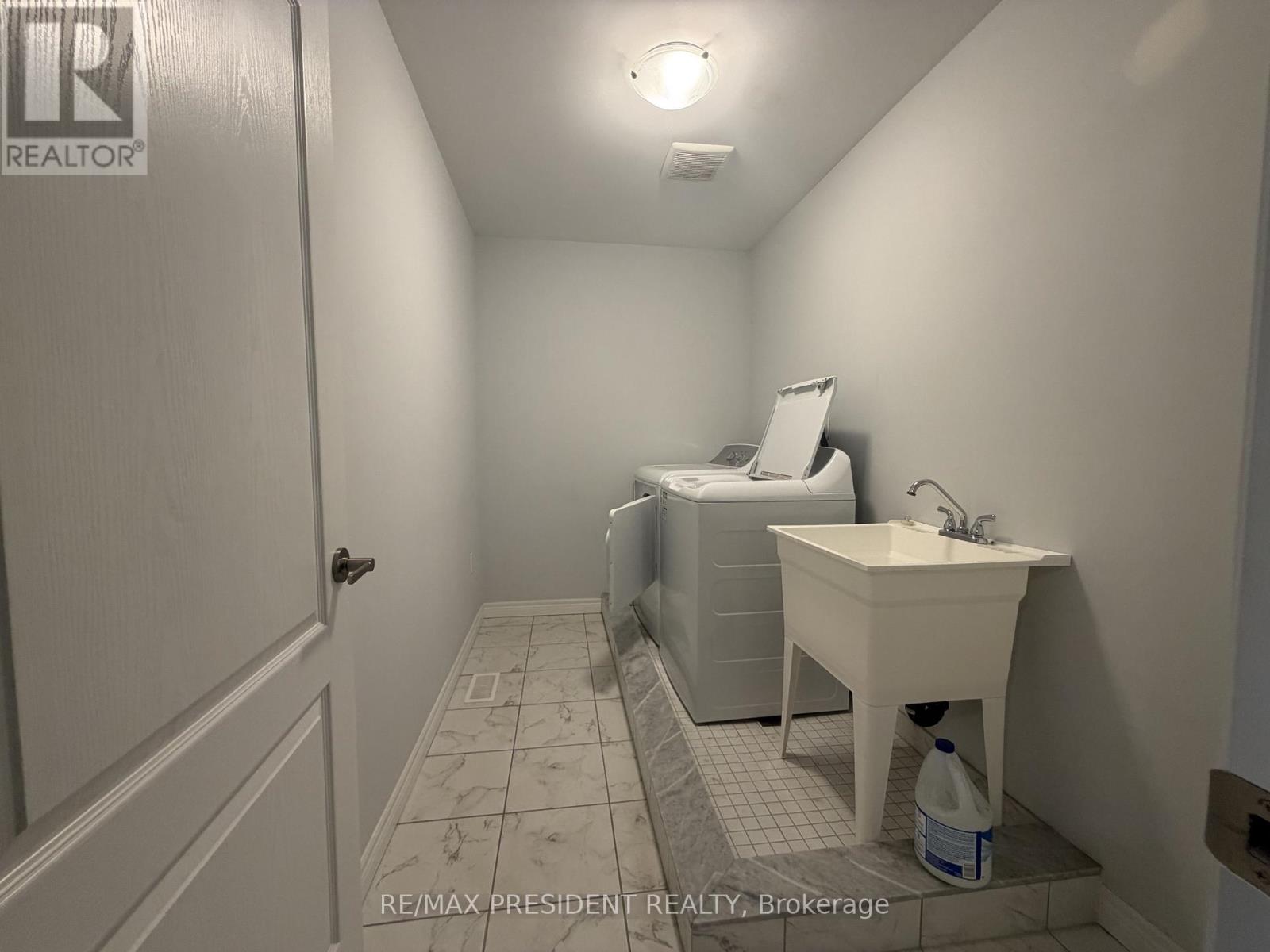 32 Zoe Lane, Hamilton, Ontario  L0R 1C0 - Photo 15 - X12837446