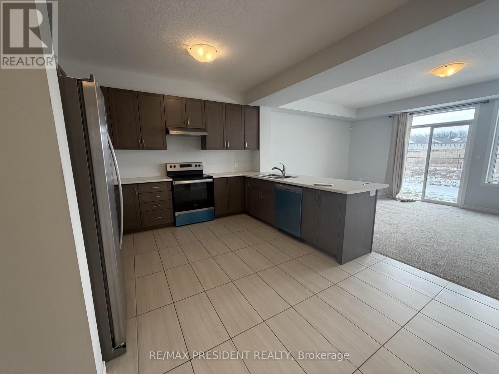 32 Zoe Lane, Hamilton, Ontario  L0R 1C0 - Photo 7 - X12837446