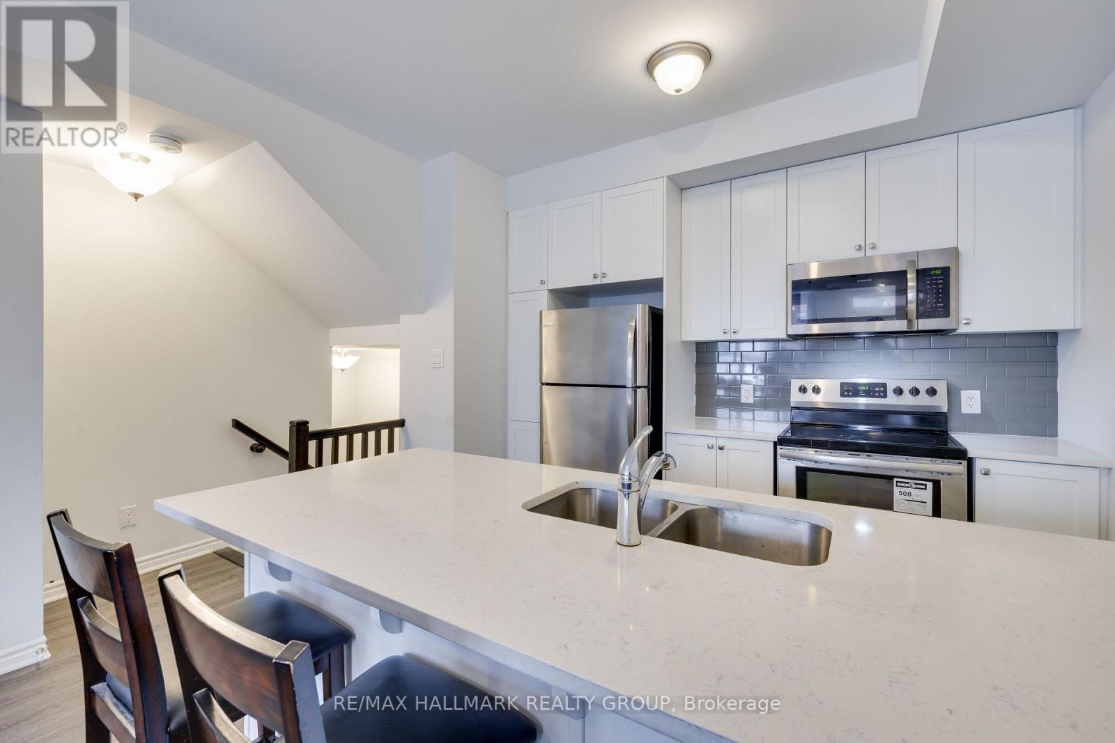 98 - 637 Makwa Private, Ottawa, Ontario  K1K 0P6 - Photo 10 - X12837492