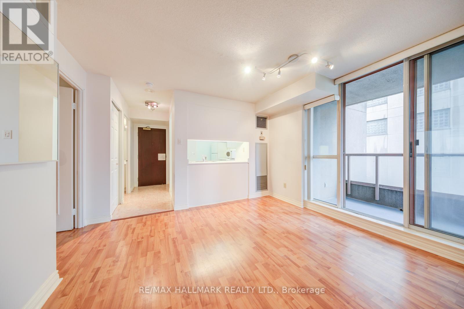 307 - 736 Bay Street, Toronto, Ontario  M5G 2M4 - Photo 1 - C12837486