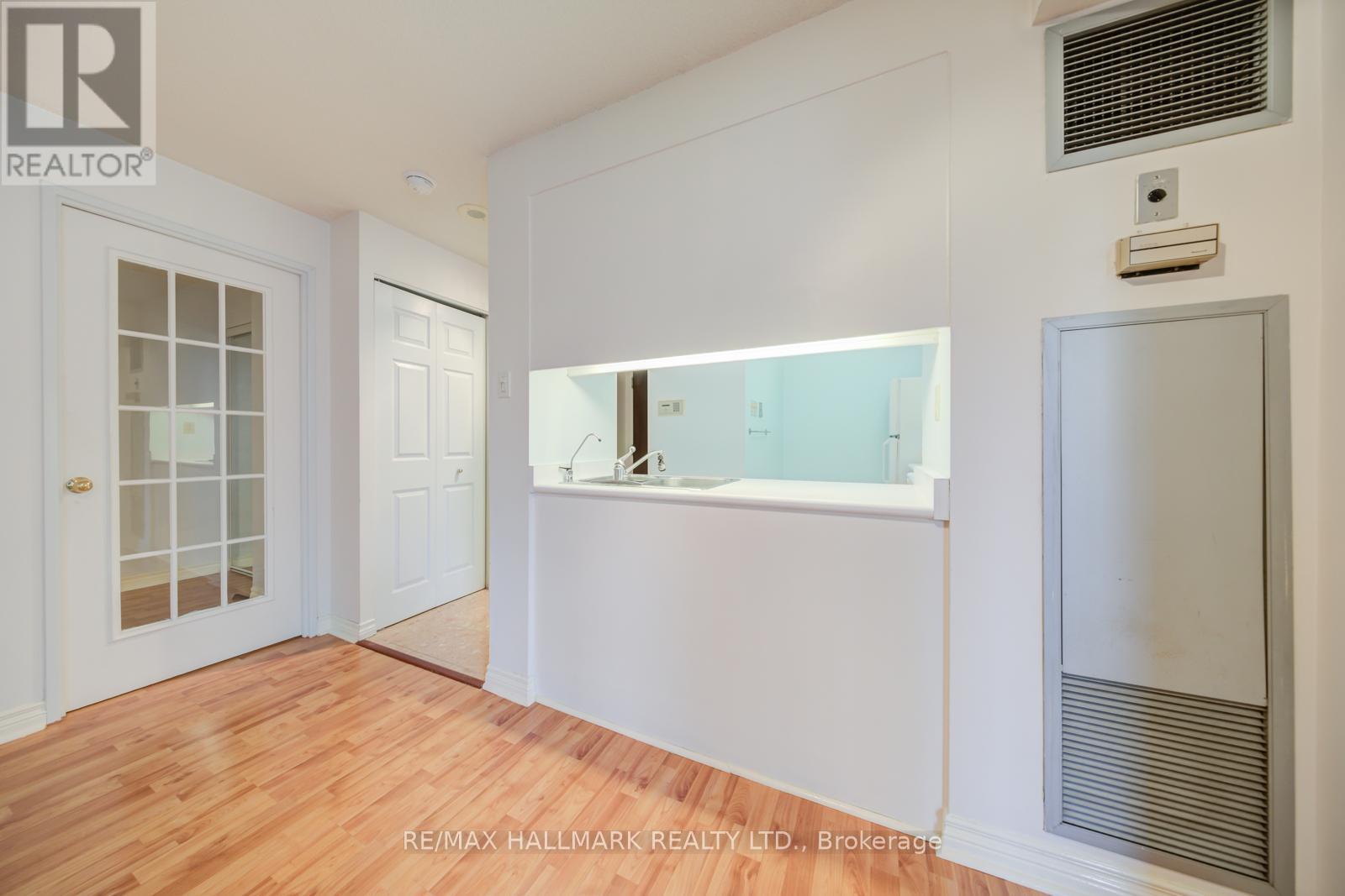 307 - 736 Bay Street, Toronto, Ontario  M5G 2M4 - Photo 6 - C12837486