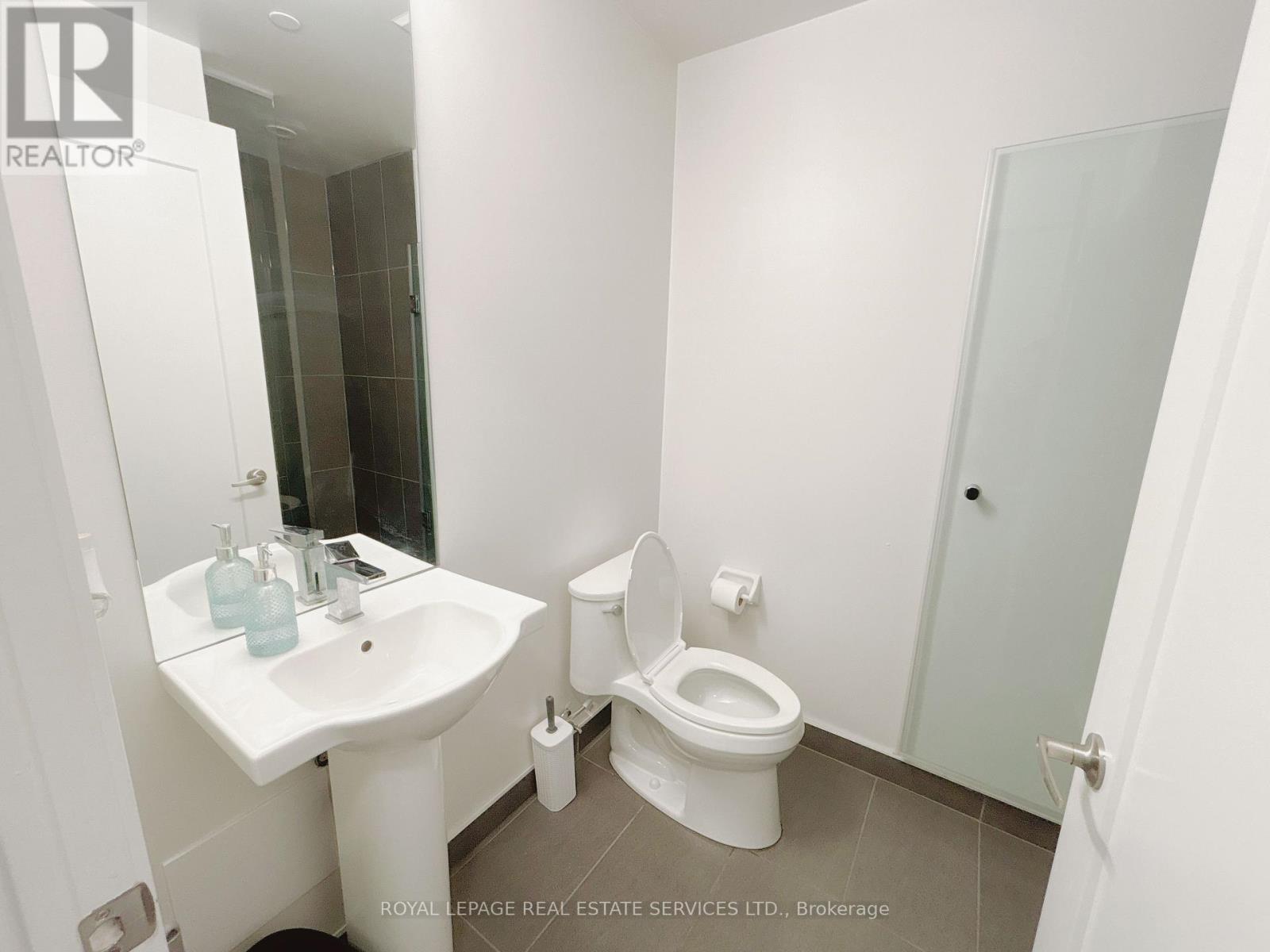 1903 E - 70 Princess Street, Toronto, Ontario  M5A 0X6 - Photo 6 - C12837490