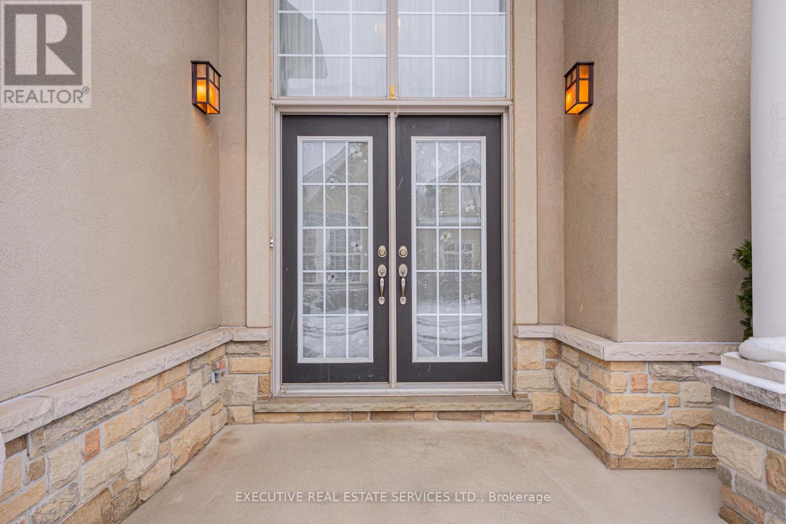 4 Berkshire Place, Hamilton, Ontario  L9K 0A9 - Photo 4 - X12837508