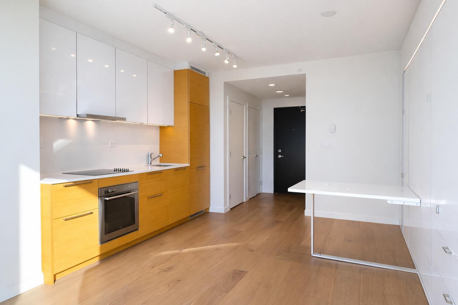 2105 13438 Central Avenue, Surrey, British Columbia  V3T 0N2 - Photo 2 - R3094704