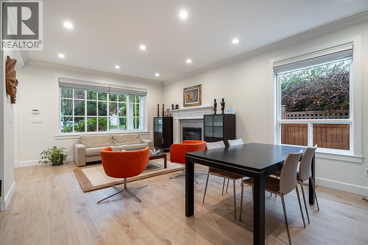 359 E 13th Street, North Vancouver, British Columbia  V7L 2L8 - Photo 8 - R3086979