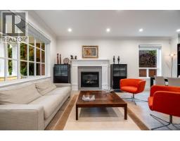 359 E 13TH STREET, North Vancouver, British Columbia