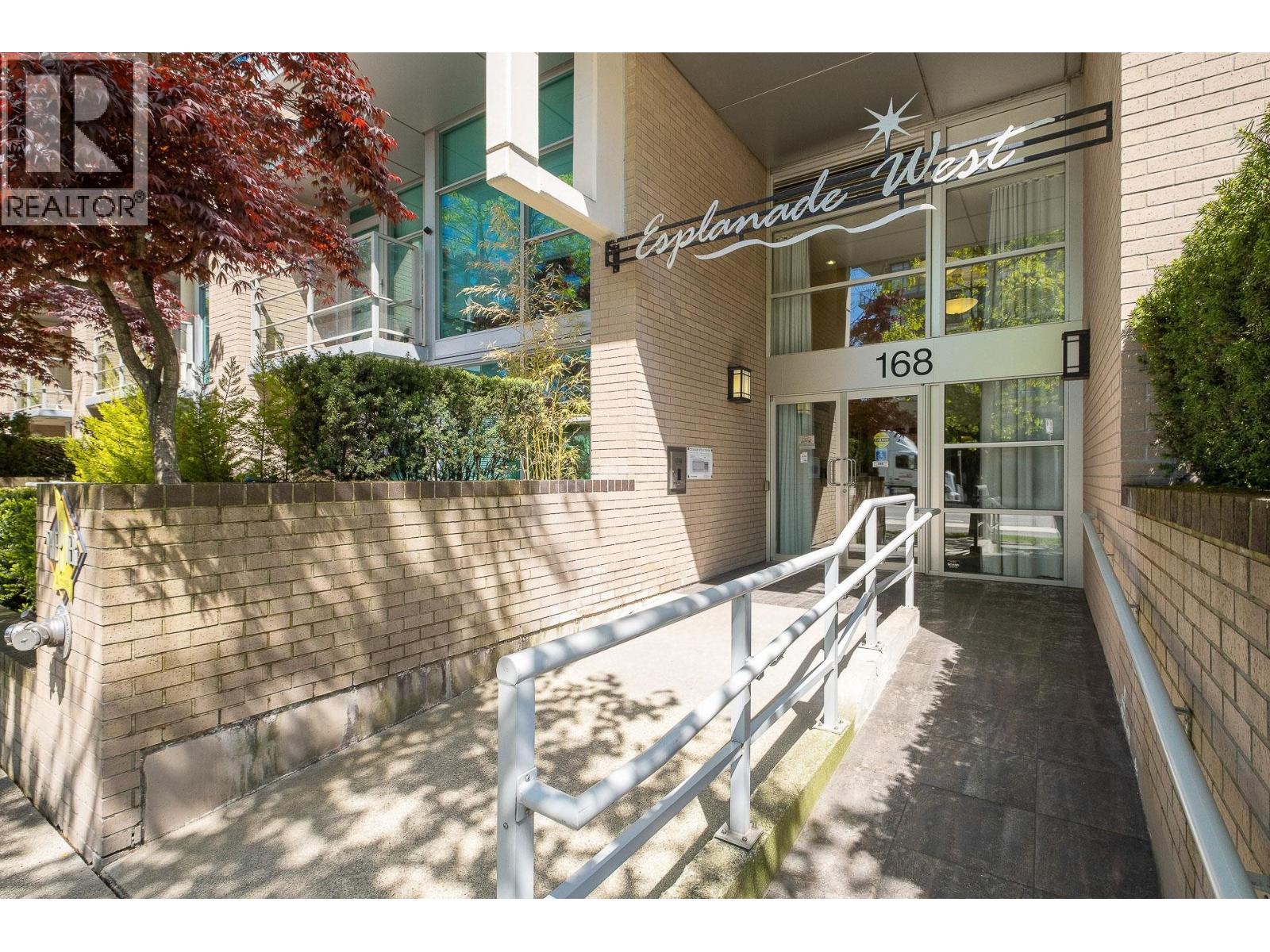 405 168 E Esplanade, North Vancouver, British Columbia  V7L 4X8 - Photo 2 - R3093068